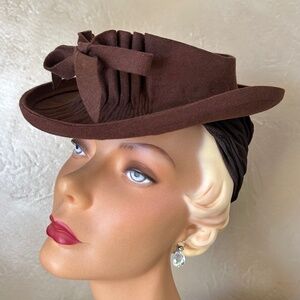 AMAZING 1930s' BROWN OPEN CROWN TILT FEDORA WITH FABRIC GATHERED "SNOOD".